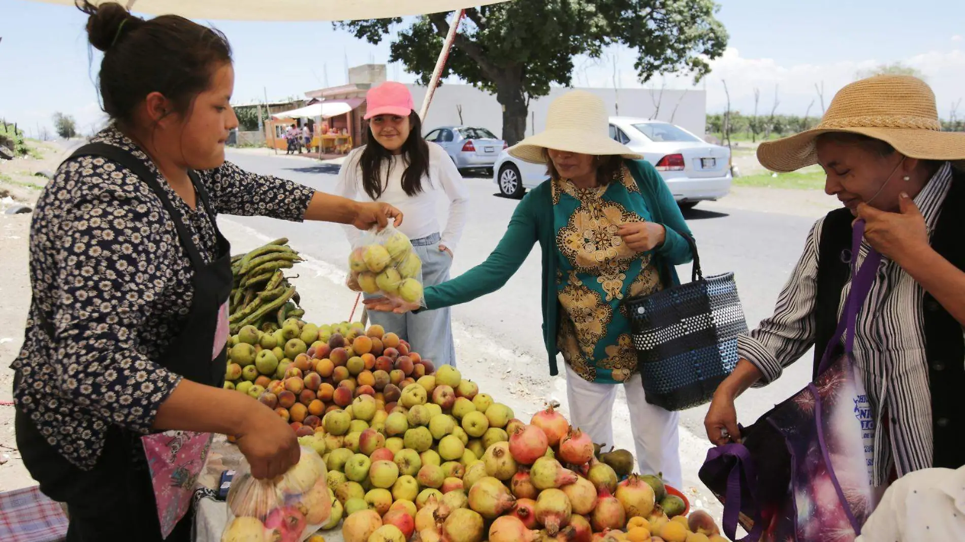 Este año la falta de lluvias lo dejó con menos productos para vender, pero se sienten optimistas 